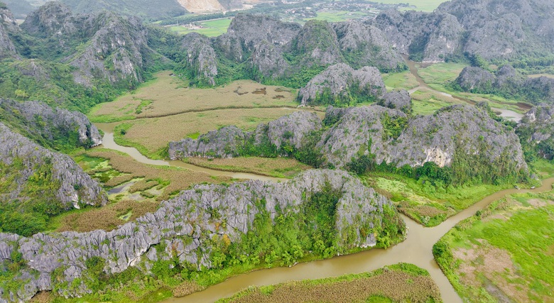 Đầm V&acirc;n Long - B&aacute;u vật thi&ecirc;n nhi&ecirc;n giữa v&ugrave;ng n&uacute;i đ&aacute; v&ocirc;i Ninh B&igrave;nh- Ảnh 2.