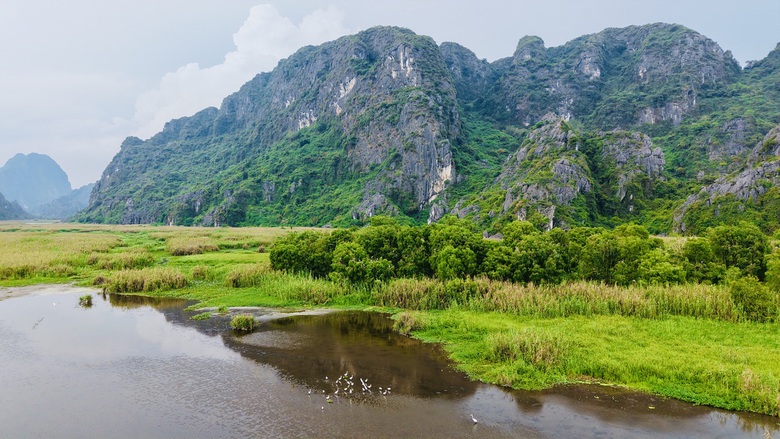 Đầm V&acirc;n Long - B&aacute;u vật thi&ecirc;n nhi&ecirc;n giữa v&ugrave;ng n&uacute;i đ&aacute; v&ocirc;i Ninh B&igrave;nh- Ảnh 4.