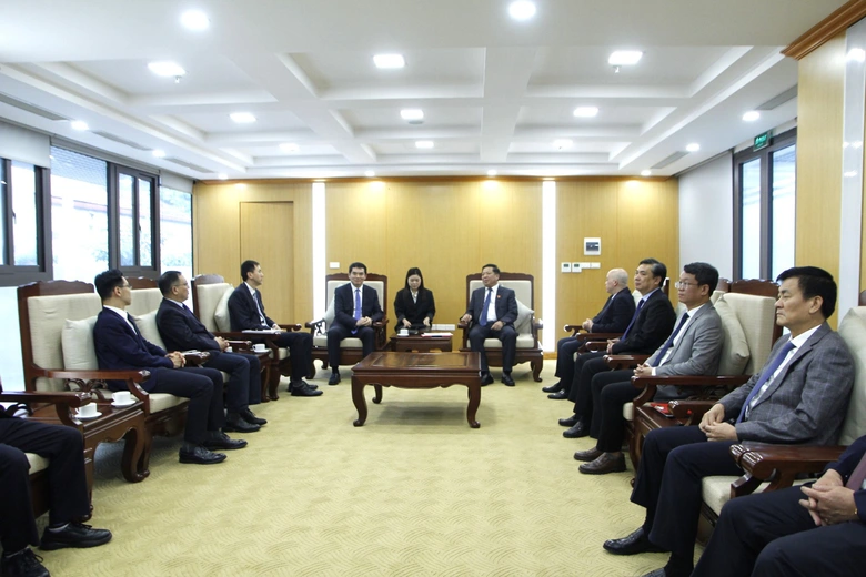Bộ trưởng Trần Hồng Minh l&agrave;m việc với Tổng c&ocirc;ng ty Luyện kim Trung Quốc- Ảnh 1.