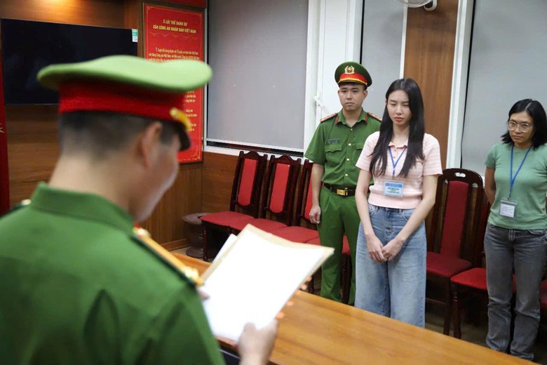 Kh&aacute;m x&eacute;t nơi ở của hoa hậu Nguyễn Th&uacute;c Th&ugrave;y Ti&ecirc;n- Ảnh 1.
