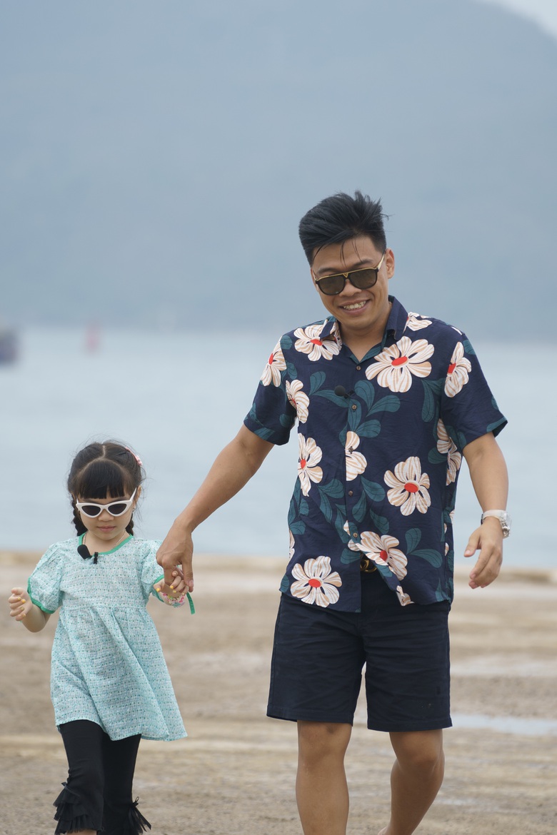 "Bố ơi mình đi đâu thế?" tập 1: Phan Đinh Tùng, Trung Ruồi cùng các con sống ở đảo- Ảnh 5. "Bố ơi mình đi đâu thế?" tập 1: Phan Đinh Tùng, Trung Ruồi cùng các con sống ở đảo- Ảnh 5.