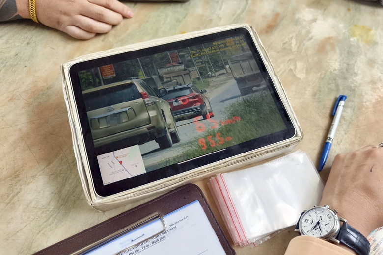 H&agrave; Nội: CSGT b&iacute; mật ghi h&igrave;nh, nhiều &ocirc; t&ocirc;, xe m&aacute;y chạy qu&aacute; tốc độ bị phạt- Ảnh 2.