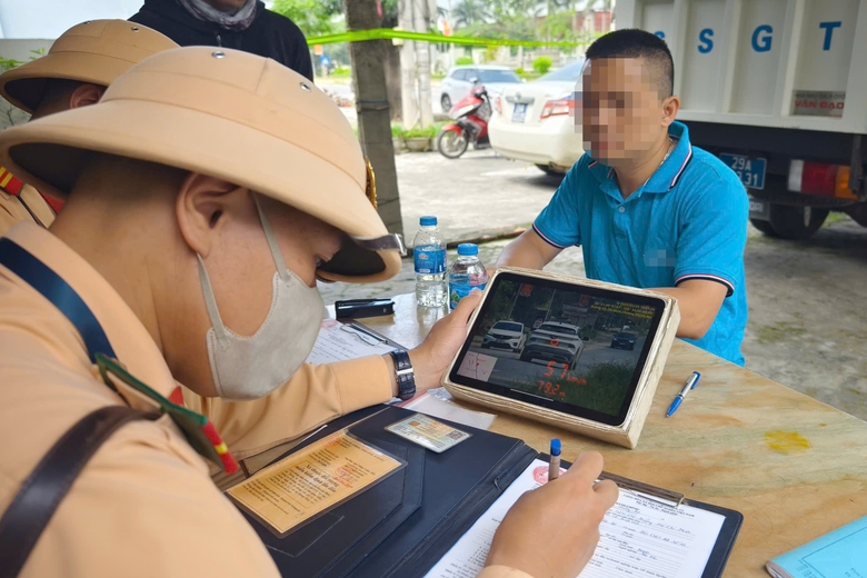 H&agrave; Nội: CSGT b&iacute; mật ghi h&igrave;nh, nhiều &ocirc; t&ocirc;, xe m&aacute;y chạy qu&aacute; tốc độ bị phạt- Ảnh 4.
