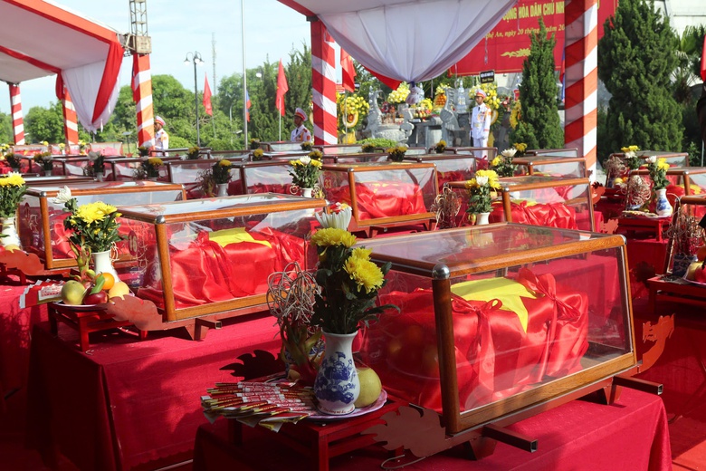 Nghệ An tổ chức Lễ truy điệu, an t&aacute;ng 76 h&agrave;i cốt liệt sĩ hy sinh ở L&agrave;o- Ảnh 4.