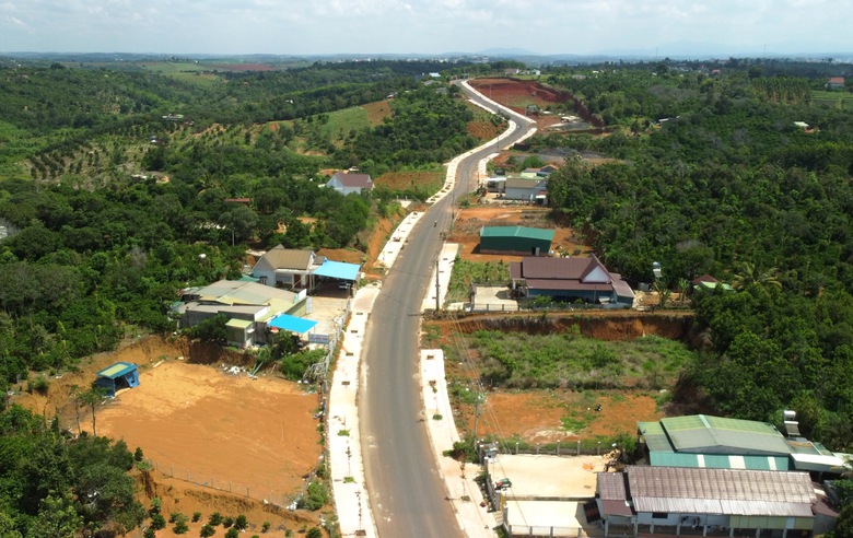 Đắk N&ocirc;ng: Dự &aacute;n đường 57 tỷ đồng chậm tiến độ v&igrave; vướng 32 hộ d&acirc;n- Ảnh 3.