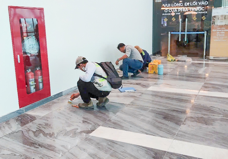 Ho&agrave;n thiện nền đ&aacute; nh&agrave; ga T3 T&acirc;n Sơn Nhất trong th&aacute;ng 6- Ảnh 1.