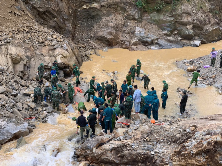 Bộ X&acirc;y dựng chỉ đạo tăng cường an to&agrave;n thi c&ocirc;ng, ph&ograve;ng chống sạt lở trong m&ugrave;a mưa lũ- Ảnh 1.