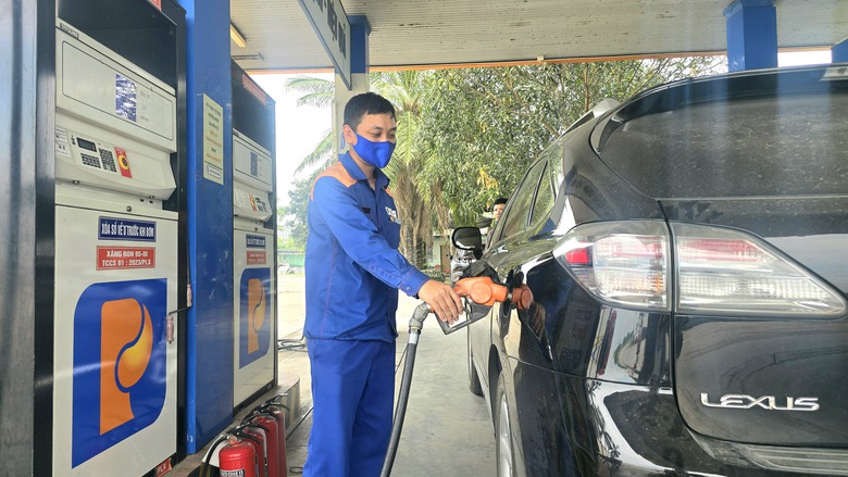 Gi&aacute; xăng đồng loạt giảm, dầu tăng từ chiều nay 22/5- Ảnh 1.