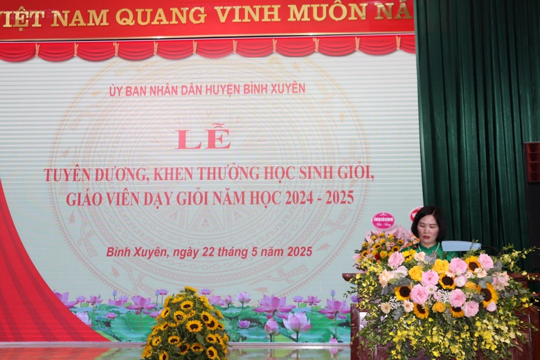 Huyện B&igrave;nh Xuy&ecirc;n khen thưởng hơn 200 học sinh giỏi, gi&aacute;o vi&ecirc;n giỏi- Ảnh 2.
