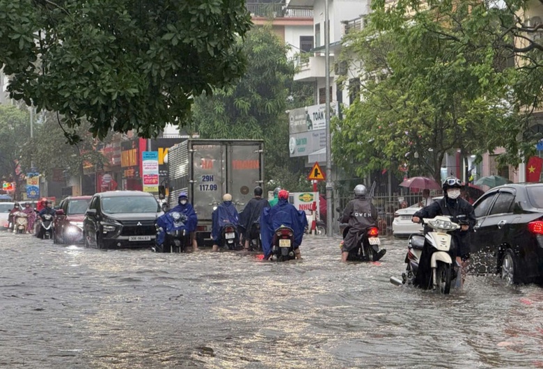 Bao giờ đô thị hết cảnh cứ mưa là ngập?- Ảnh 1. Bao giờ đô thị hết cảnh cứ mưa là ngập?- Ảnh 1.