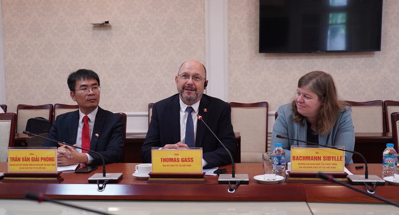 Đại sứ Thụy Sĩ tại Việt Nam Thomas Gass cho biết, Chương tr&igrave;nh nhấn mạnh cam kết của Thụy Sĩ trong việc hỗ trợ Việt Nam về quản l&yacute;, ph&aacute;t triển c&aacute;c đ&ocirc; thị bền vững trong giai đoạn mới.