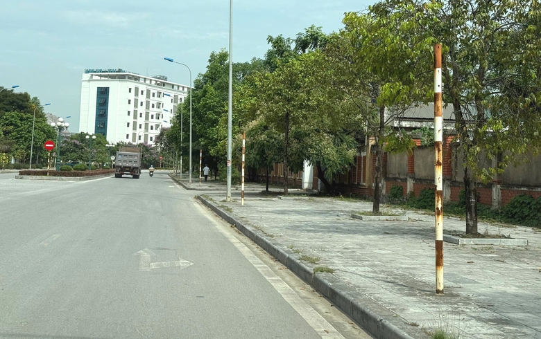 Thanh H&oacute;a: H&agrave;ng loạt biển b&aacute;o giao th&ocirc;ng bỗng dưng biến mất- Ảnh 1.