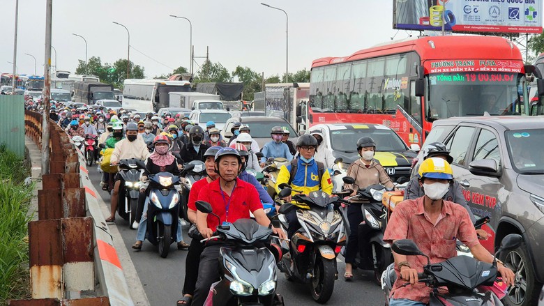 Đề xuất miễn ph&iacute; trước bạ 2 năm cho người d&acirc;n đổi xe xăng sang xe điện- Ảnh 3.