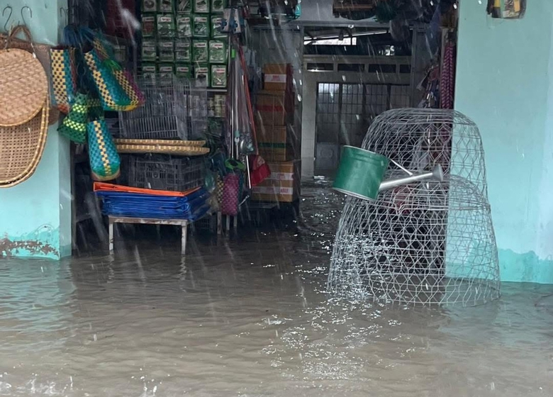 Mưa lớn k&eacute;o d&agrave;i, nhiều khu vực ở Đồng Nai ngập nặng- Ảnh 1.