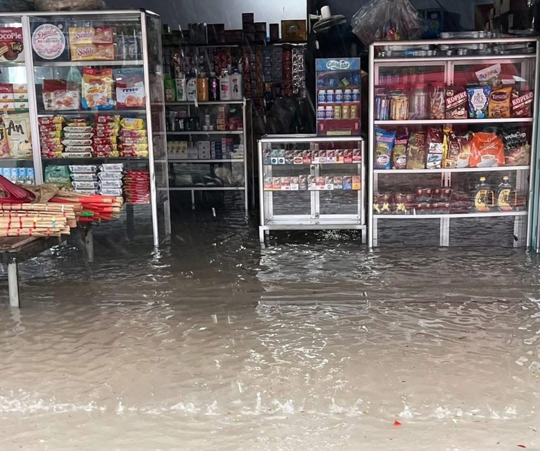 Mưa lớn k&eacute;o d&agrave;i, nhiều khu vực ở Đồng Nai ngập nặng- Ảnh 4.