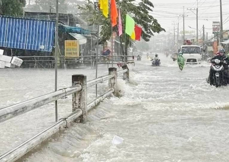 Mưa lớn k&eacute;o d&agrave;i, nhiều khu vực ở Đồng Nai ngập nặng- Ảnh 7.