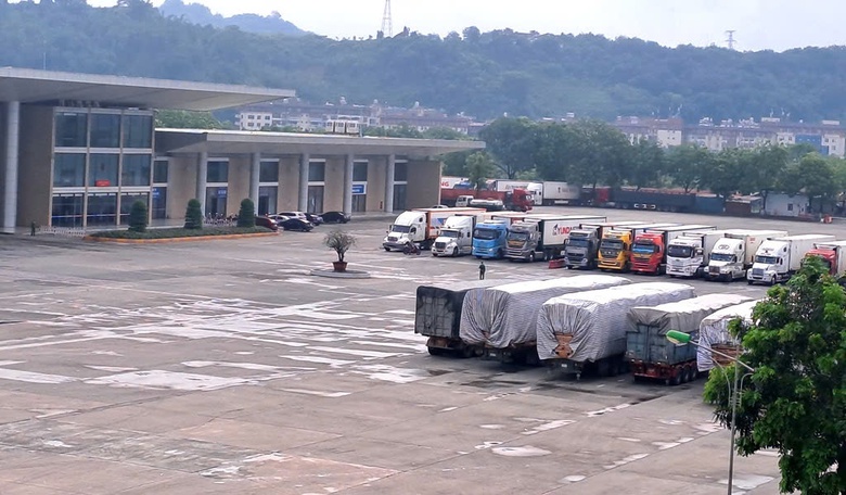 H&agrave;nh tr&igrave;nh 30 ph&uacute;t vượt bi&ecirc;n của vải thiều ở cửa khẩu L&agrave;o Cai- Ảnh 6.