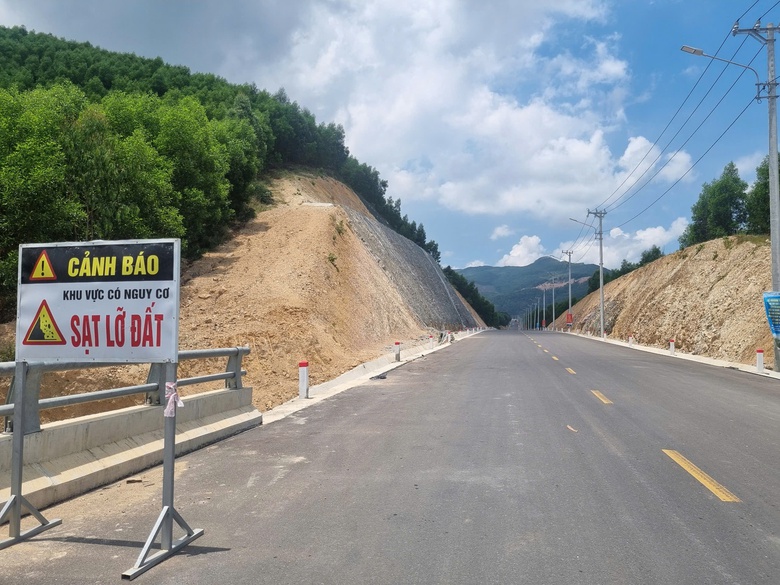 Bình Định tăng cường chống sạt lở, đảm bảo an toàn các công trình xây dựng- Ảnh 1. Bình Định tăng cường chống sạt lở, đảm bảo an toàn các công trình xây dựng- Ảnh 1.