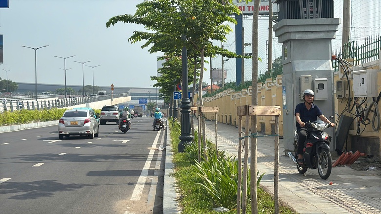 Sở X&acirc;y dựng TP.HCM sẽ nắn d&ograve;ng xe đi đ&uacute;ng l&agrave;n ở trước nh&agrave; ga T3- Ảnh 2.