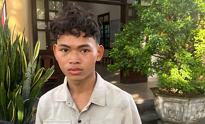 Nam thanh ni&ecirc;n r&uacute;t dao đ&acirc;m chết người tại bệnh viện ở Đ&agrave; Nẵng- Ảnh 1.