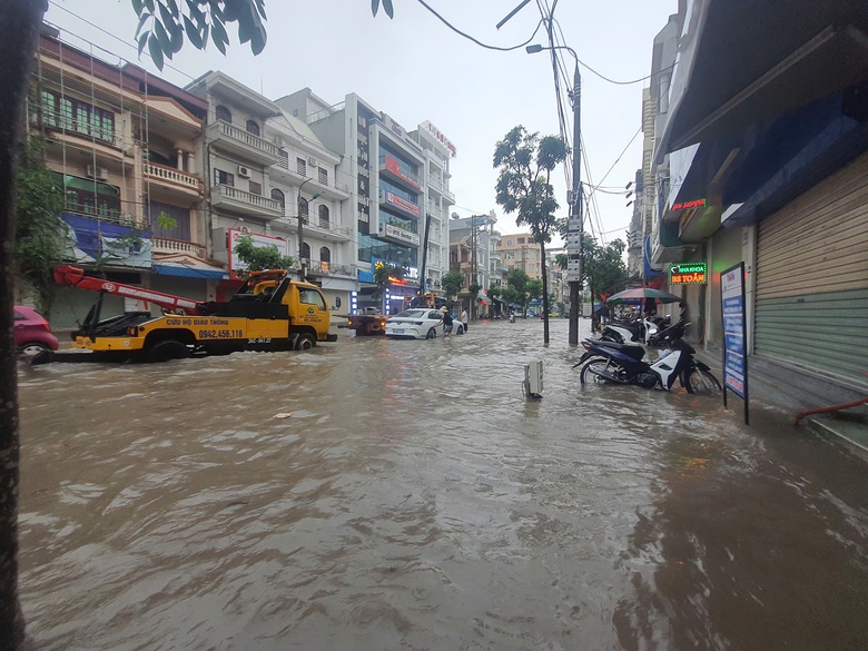 Mưa lớn g&acirc;y ngập s&acirc;u nhiều tuyến phố ở Hải Dương- Ảnh 7.