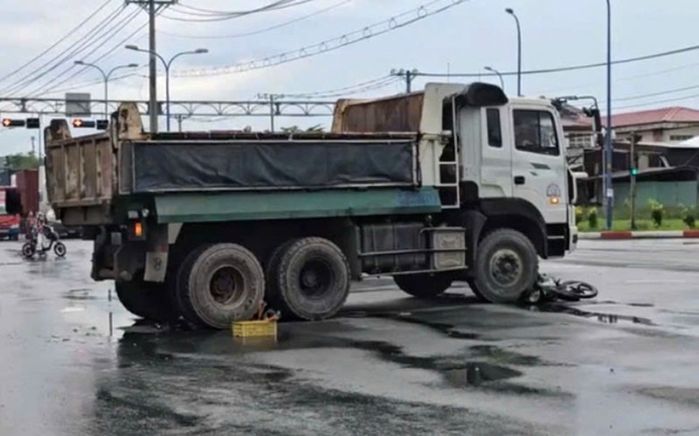 Hiện trường vụ tai nạn giao th&ocirc;ng khiến người phụ nữ tử vong.