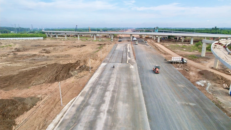 Đồng Nai: Nhắc nhở đơn vị chậm di dời hạ tầng điện tr&ecirc;n cao tốc Bi&ecirc;n H&ograve;a - Vũng T&agrave;u- Ảnh 2.