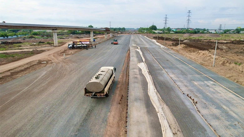 Đồng Nai: Nhắc nhở đơn vị chậm di dời hạ tầng điện tr&ecirc;n cao tốc Bi&ecirc;n H&ograve;a - Vũng T&agrave;u- Ảnh 1.