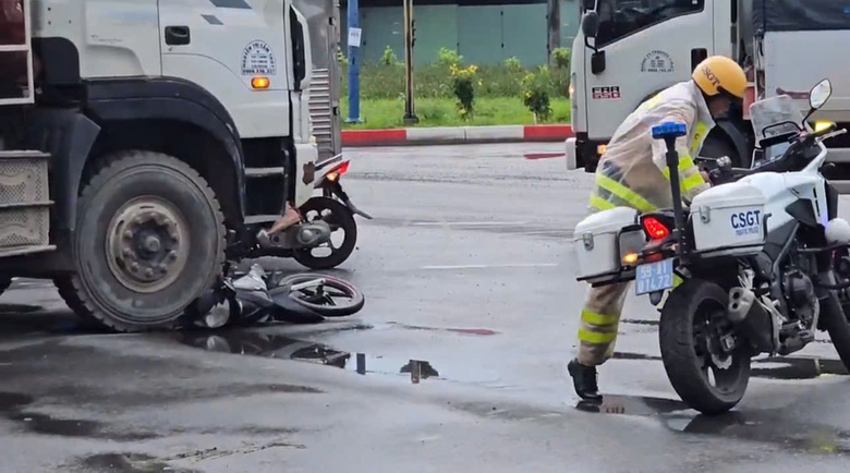 TP.HCM: Người phụ nữ bị cuốn v&agrave;o gầm xe ben, tử vong thương t&acirc;m- Ảnh 2.