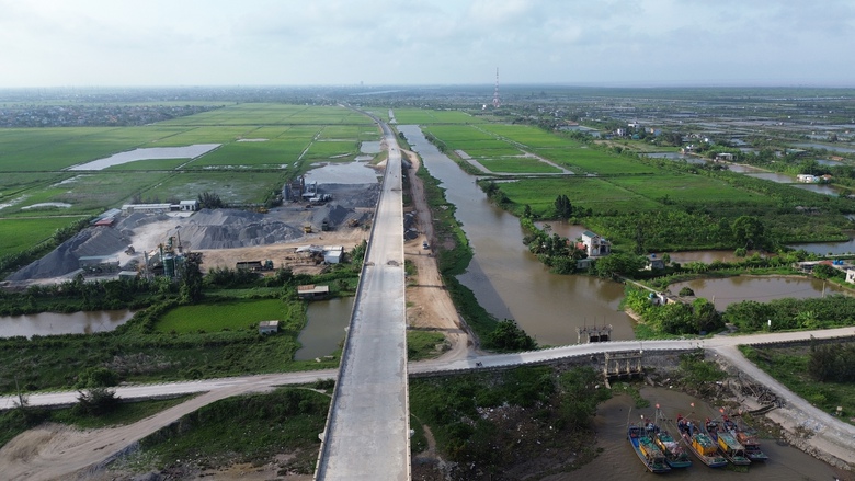 Th&aacute;i B&igrave;nh tăng tốc thi c&ocirc;ng đường ven biển, kịp th&ocirc;ng xe dịp 2/9- Ảnh 2.