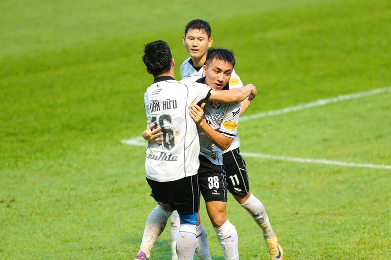 V-League: H&ograve;a kịch t&iacute;nh HAGL, Đ&agrave; Nẵng tho&aacute;t khỏi đ&aacute;y bảng- Ảnh 1.