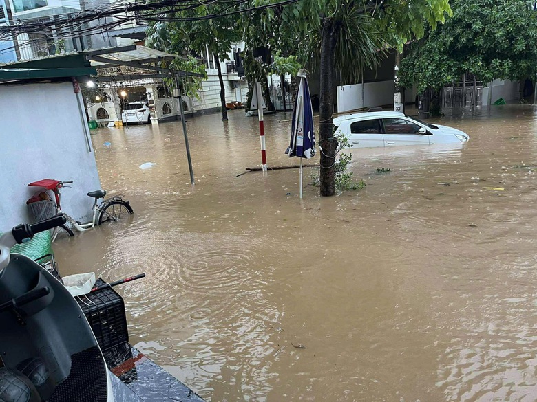 Mưa lớn g&acirc;y ngập một số tuyến đường ở Tuy&ecirc;n Quang- Ảnh 4.