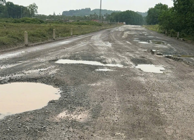 Tuyến đường gần 30 tỷ đồng ở Hà Tĩnh liên tục hư hỏng sau khi đưa vào sử dụng- Ảnh 1. Tuyến đường gần 30 tỷ đồng ở Hà Tĩnh liên tục hư hỏng sau khi đưa vào sử dụng- Ảnh 1.