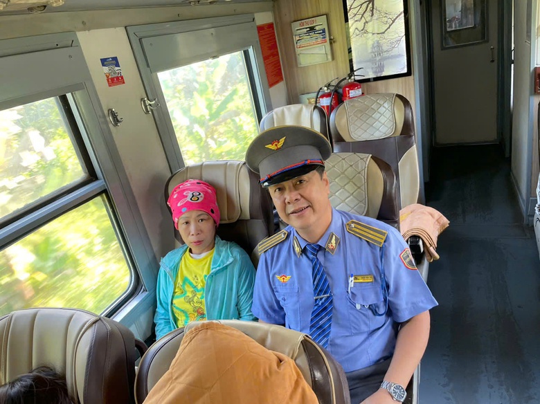 H&agrave;nh động bất ngờ của nh&acirc;n vi&ecirc;n t&agrave;u hỏa khi bắt quả tang kh&aacute;ch định trốn v&eacute;- Ảnh 1.