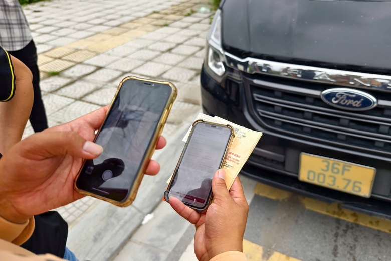 H&agrave; Nội: CSGT tuần tra, xử l&yacute; h&agrave;ng trăm xe kh&aacute;ch vi phạm quanh bến Gi&aacute;p B&aacute;t, Nước Ngầm- Ảnh 3.