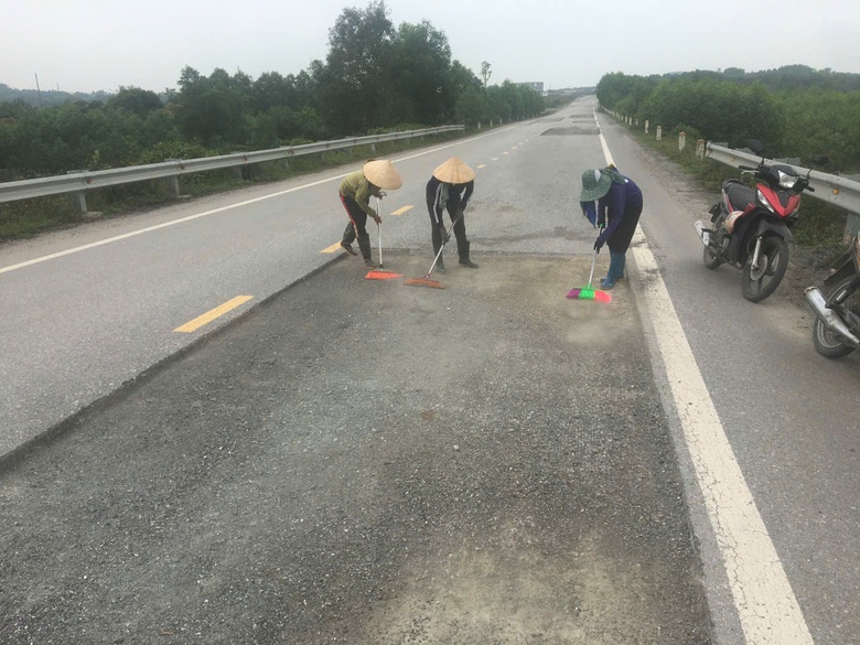 Tuyến đường gần 30 tỷ đồng ở Hà Tĩnh liên tục hư hỏng sau khi đưa vào sử dụng- Ảnh 2. Tuyến đường gần 30 tỷ đồng ở Hà Tĩnh liên tục hư hỏng sau khi đưa vào sử dụng- Ảnh 2.