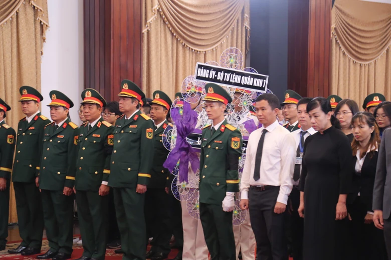 TP.HCM trang trọng tổ chức Lễ viếng nguy&ecirc;n Chủ tịch nước Trần Đức Lương- Ảnh 6.