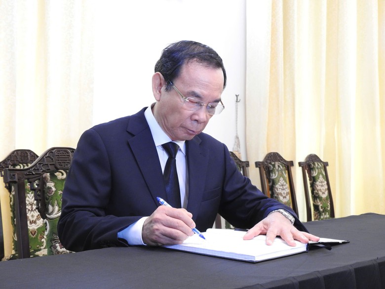 TP.HCM trang trọng tổ chức Lễ viếng nguy&ecirc;n Chủ tịch nước Trần Đức Lương- Ảnh 8.