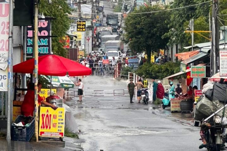 Nhiều đường ở Đồng Nai ngập s&acirc;u hơn nửa m&eacute;t v&igrave; mưa lớn- Ảnh 2.