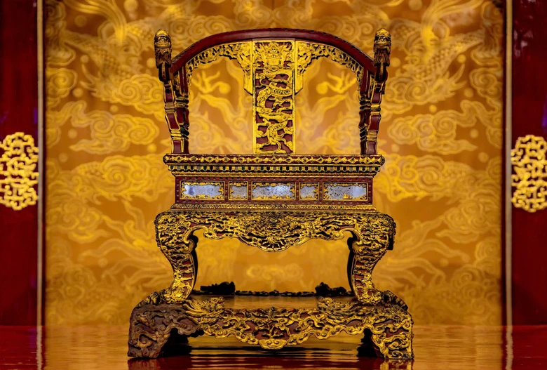 Huế: Gi&aacute;m định t&acirc;m thần đối tượng đập ph&aacute; ngai v&agrave;ng ở Điện Th&aacute;i H&ograve;a- Ảnh 2.