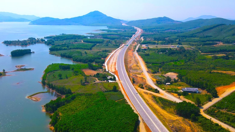 Bứt ph&aacute; tiến độ thi c&ocirc;ng cao tốc: &ldquo;Chỉ b&agrave;n l&agrave;m, kh&ocirc;ng b&agrave;n l&ugrave;i&rdquo;- Ảnh 2.