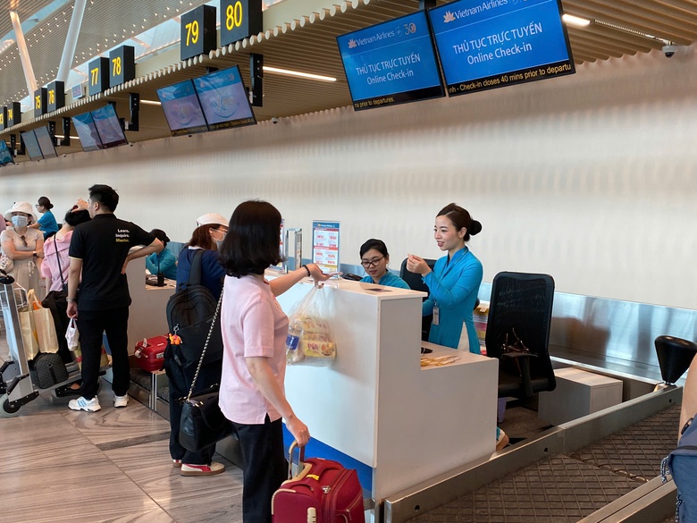 Dự kiến khách đông kỷ lục dịp Tết, sân bay Tân Sơn Nhất chủ động nhiều phương án khai thác- Ảnh 3. Dự kiến khách đông kỷ lục dịp Tết, sân bay Tân Sơn Nhất chủ động nhiều phương án khai thác- Ảnh 3.