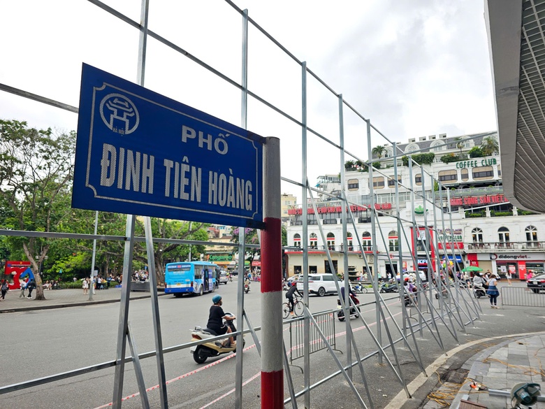 Hà Nội: Dựng rào chắn, chuẩn bị phá dỡ toà nhà "Hàm cá mập"- Ảnh 4. Hà Nội: Dựng rào chắn, chuẩn bị phá dỡ toà nhà "Hàm cá mập"- Ảnh 4.