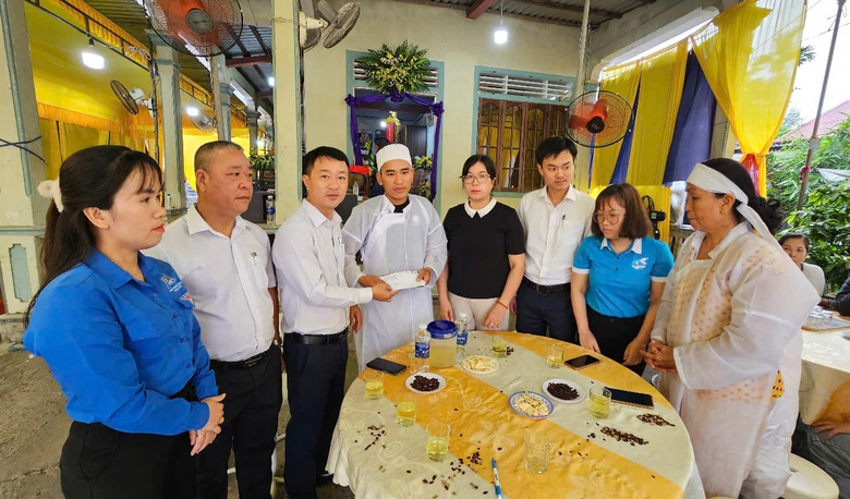 Ng&agrave;y cuối tuần định mệnh của bốn mẹ con- Ảnh 2.