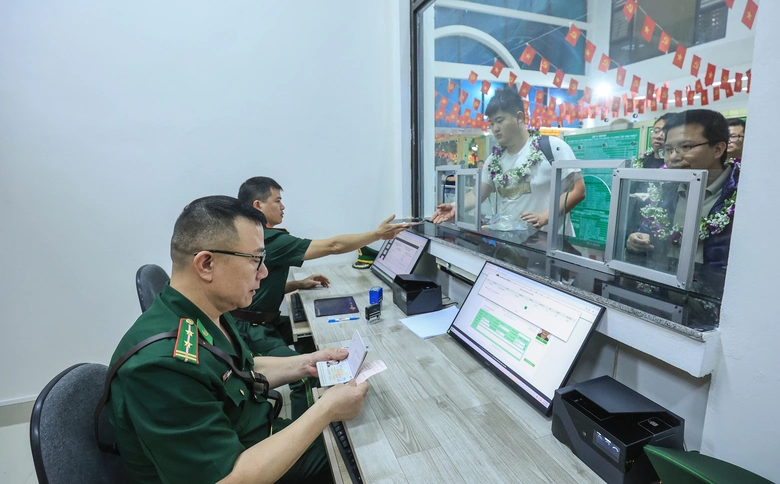 Từ 16/7, c&oacute; thể mua v&eacute; t&agrave;u li&ecirc;n vận quốc tế tại tất cả c&aacute;c ga- Ảnh 1.