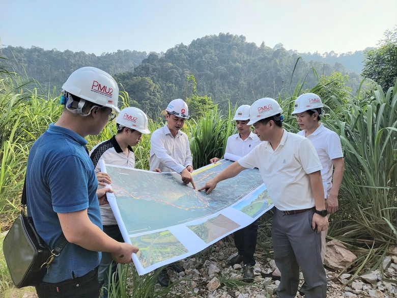 Vướng mặt bằng, tiến độ dự &aacute;n đường bộ Chợ Mới - Bắc Kạn chưa thể bứt tốc- Ảnh 2.