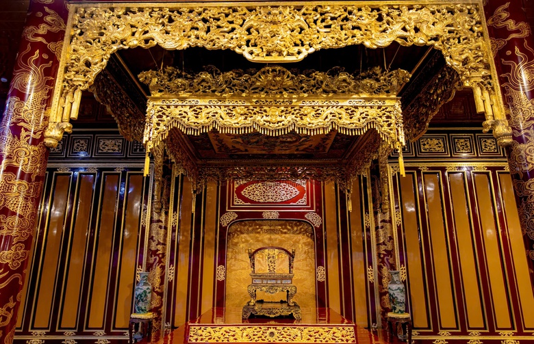 Cận cảnh nơi trưng b&agrave;y ngai vua triều Nguyễn bị đối tượng x&acirc;m hại- Ảnh 6.