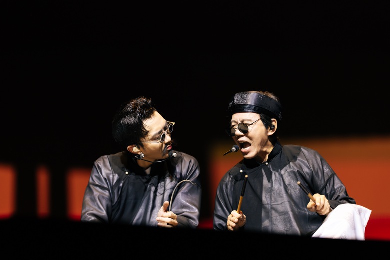 NSND Huỳnh Tú đã chờ Soobin hơn 30 năm để đứng chung sân khấu- Ảnh 1. NSND Huỳnh Tú đã chờ Soobin hơn 30 năm để đứng chung sân khấu- Ảnh 1.