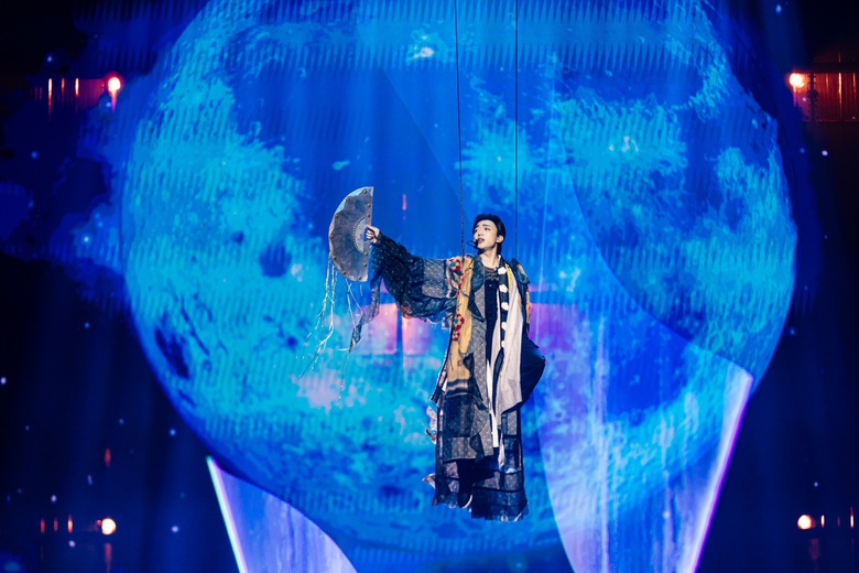 NSND Huỳnh Tú đã chờ Soobin hơn 30 năm để đứng chung sân khấu- Ảnh 4. NSND Huỳnh Tú đã chờ Soobin hơn 30 năm để đứng chung sân khấu- Ảnh 4.