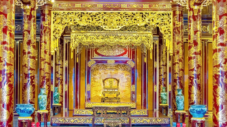 Cận cảnh nơi trưng b&agrave;y ngai vua triều Nguyễn bị đối tượng x&acirc;m hại- Ảnh 3.